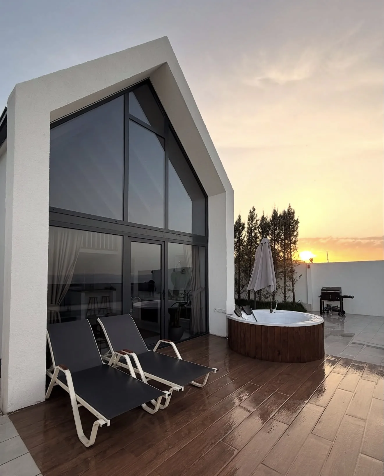 Kartepede Eşsiz Manzaralı, Tam Donanımlı Butik Otel / Lüks Villa